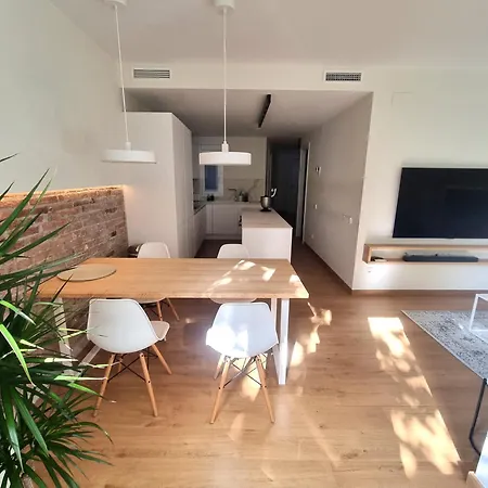 Cozy Bedroom With A Private Bathroom In A Shared House * Barcelona